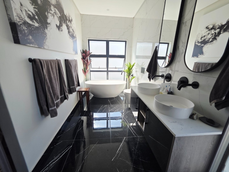 5 Bedroom Property for Sale in Sandown Western Cape